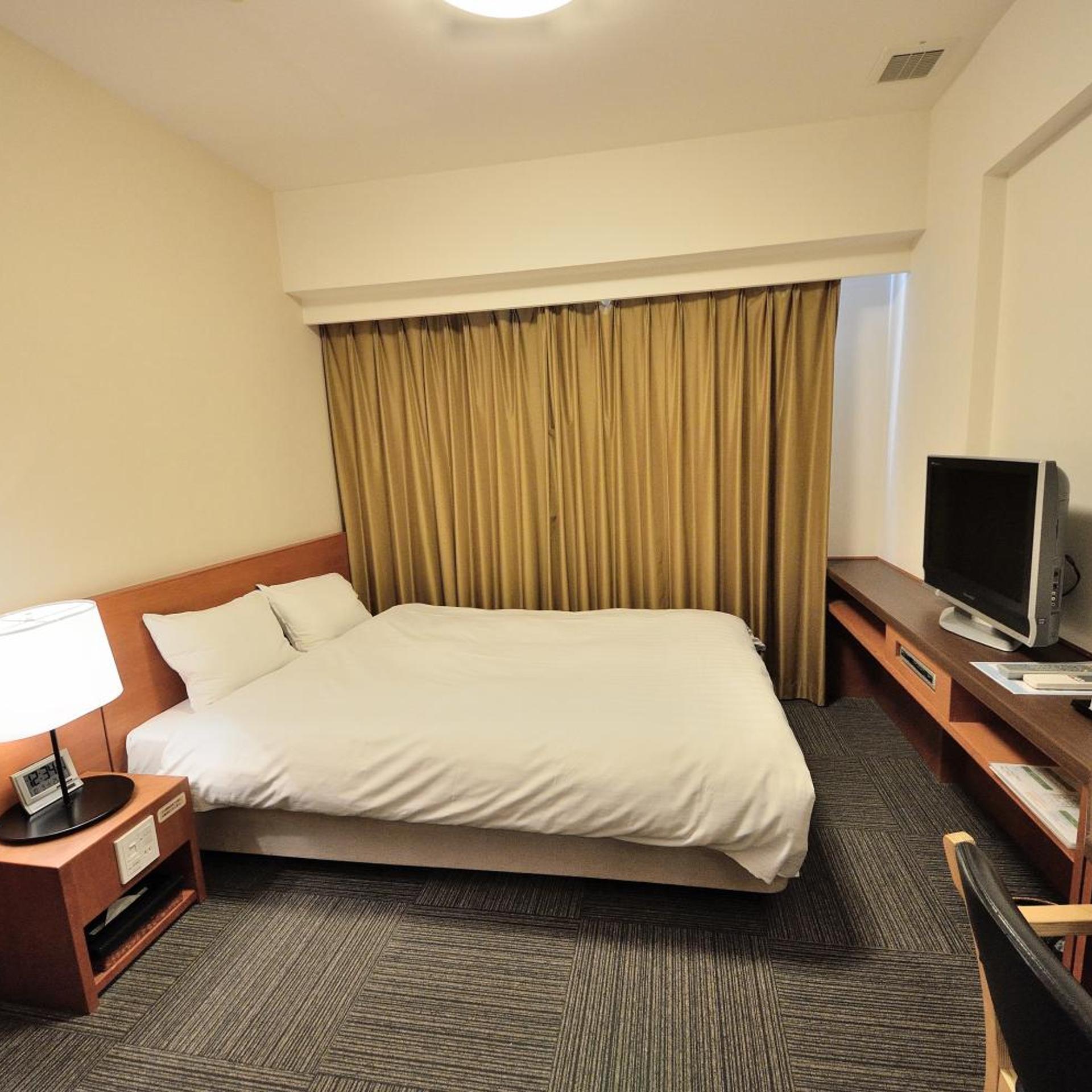 ROOM, DOUBLE BED