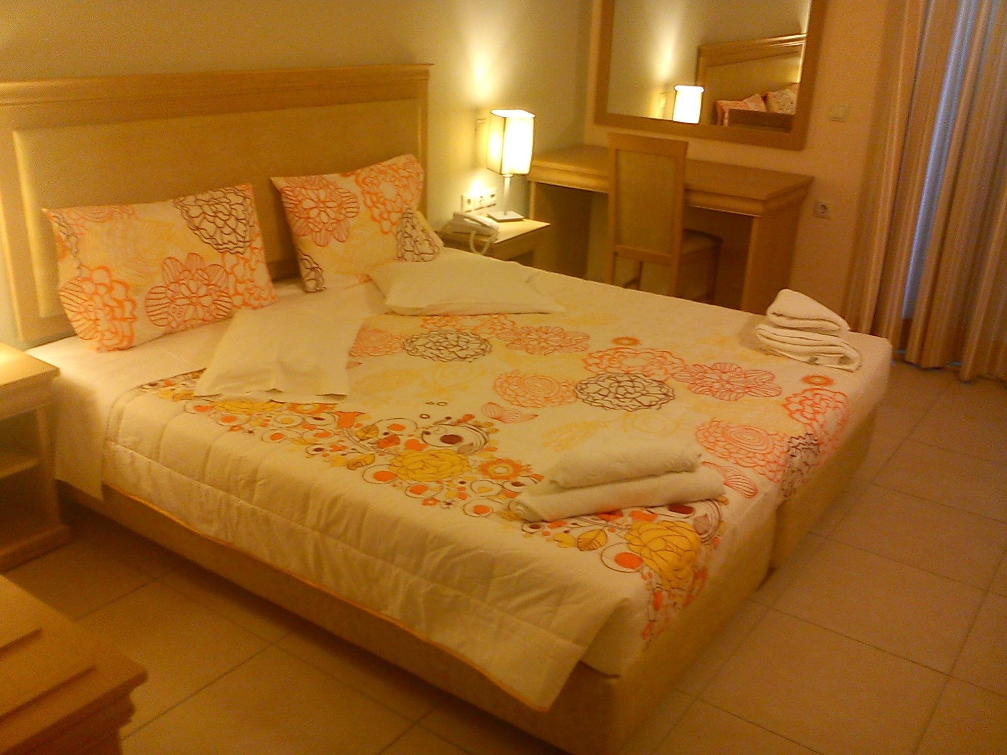 ROOM, SINGLE, MOUNTAIN VIEW
