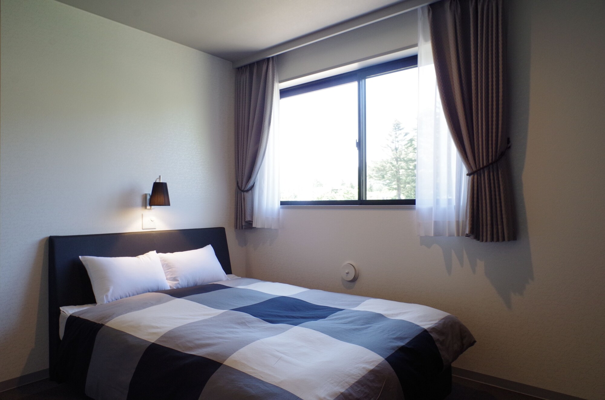ROOM, DOUBLE BED