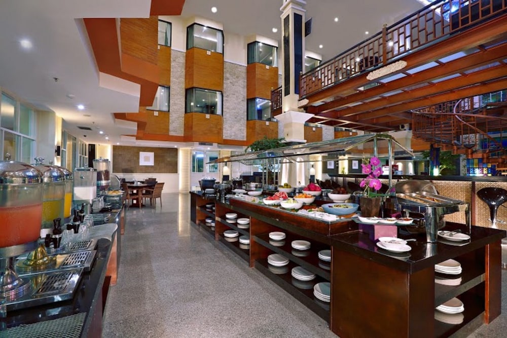 Famous Hotel Kuta (ex Permata Kuta Hotel by Prasanthi) 62/71