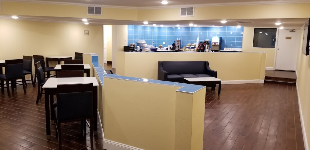 Days Inn by Wyndham Muscle Shoals 22/32