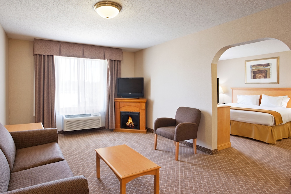 Holiday Inn Express Hotel and Suites Chesterfield - Selfridge Area 49/57