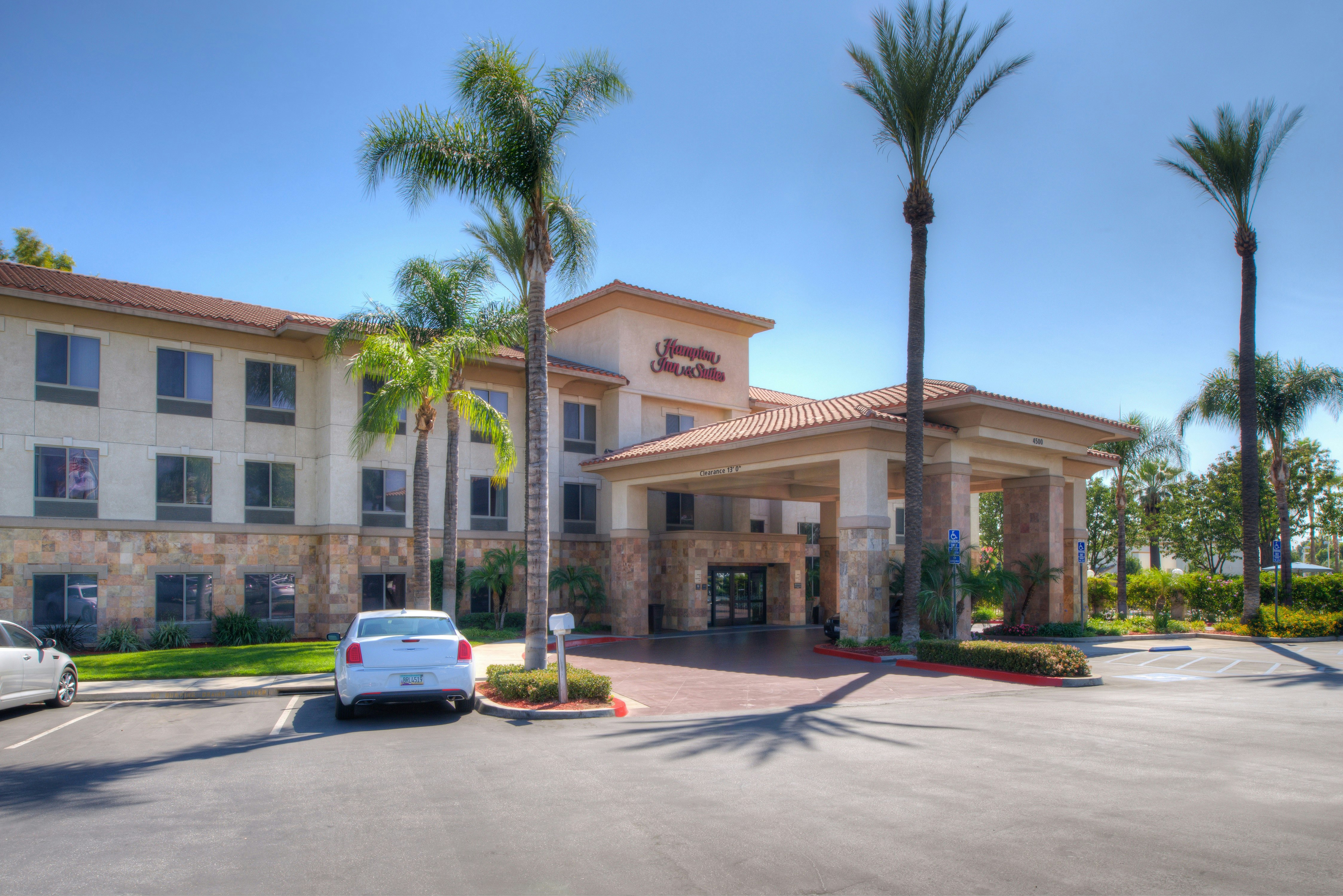 Hampton Inn Suites Ontario 55/60