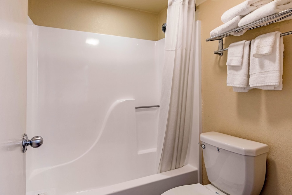 Quality Inn Pelham I-65 Exit 246 18/38