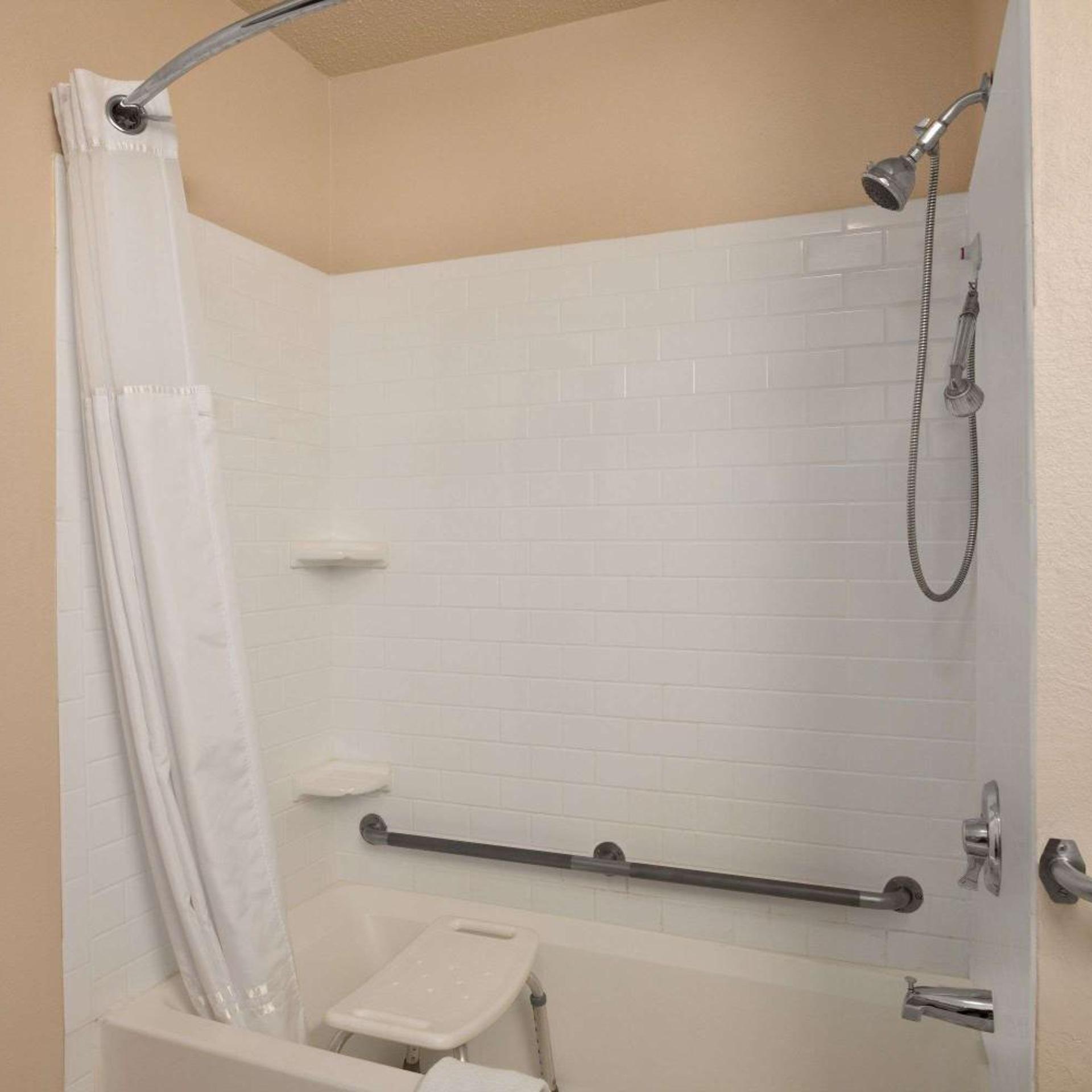 Days Inn By Wyndham Keene Nh 40/41
