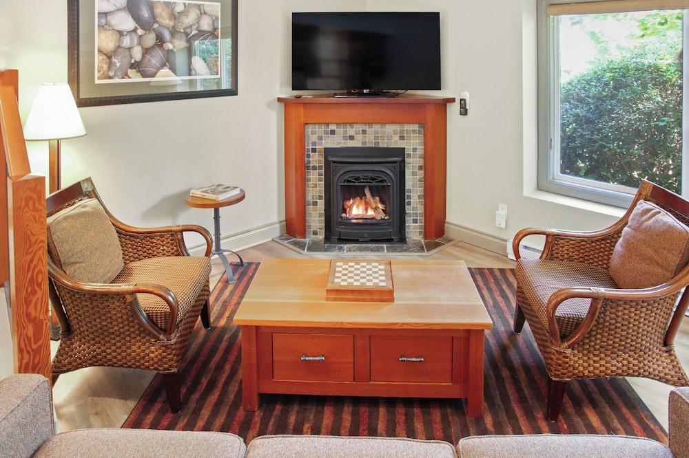 Long Beach Lodge Resort 62/72