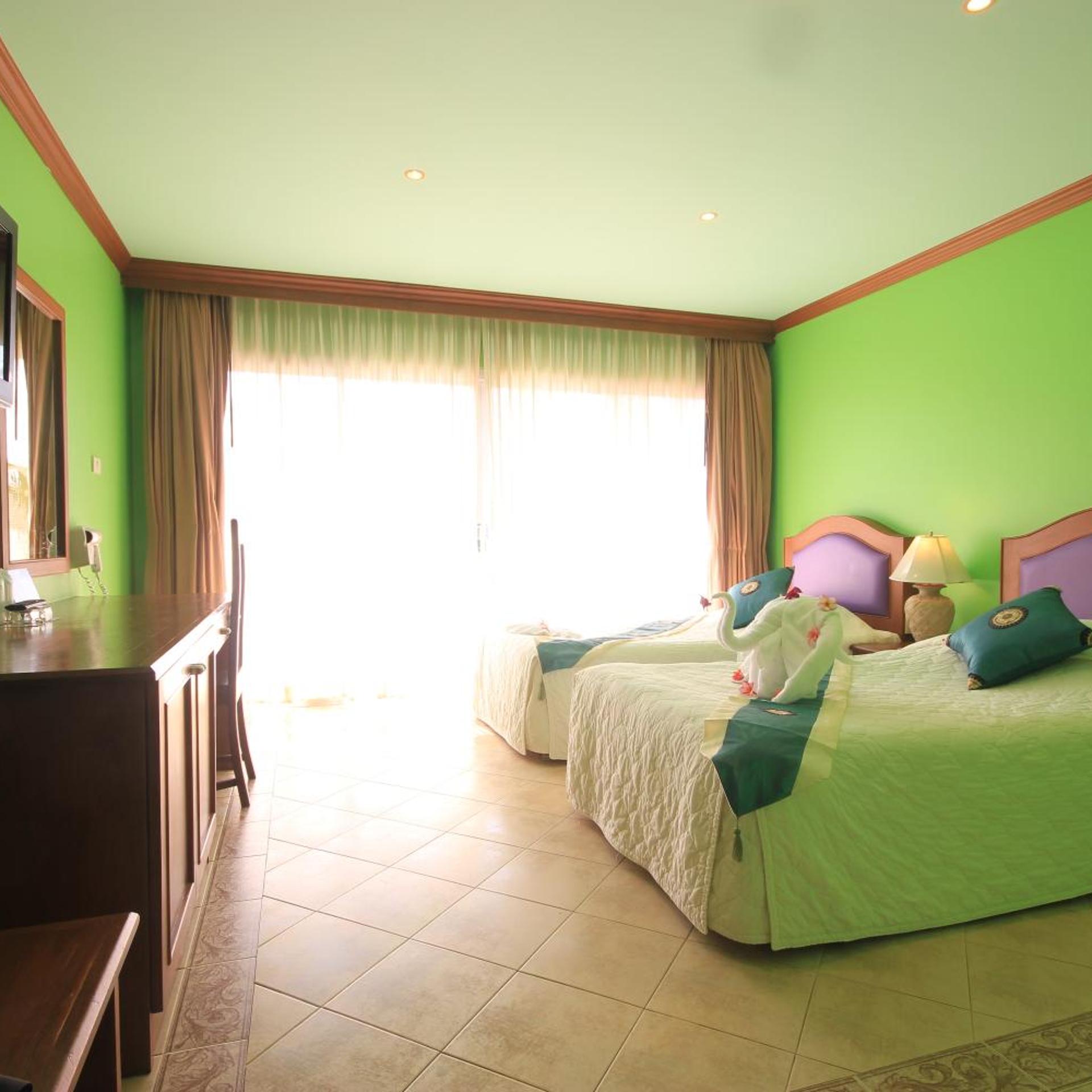 Standard, Twin Beds, Hill Side