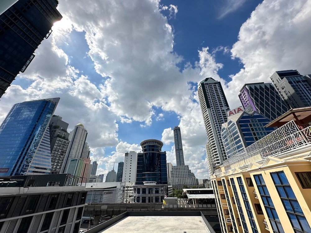 Collection O The Step Sathorn 57/63