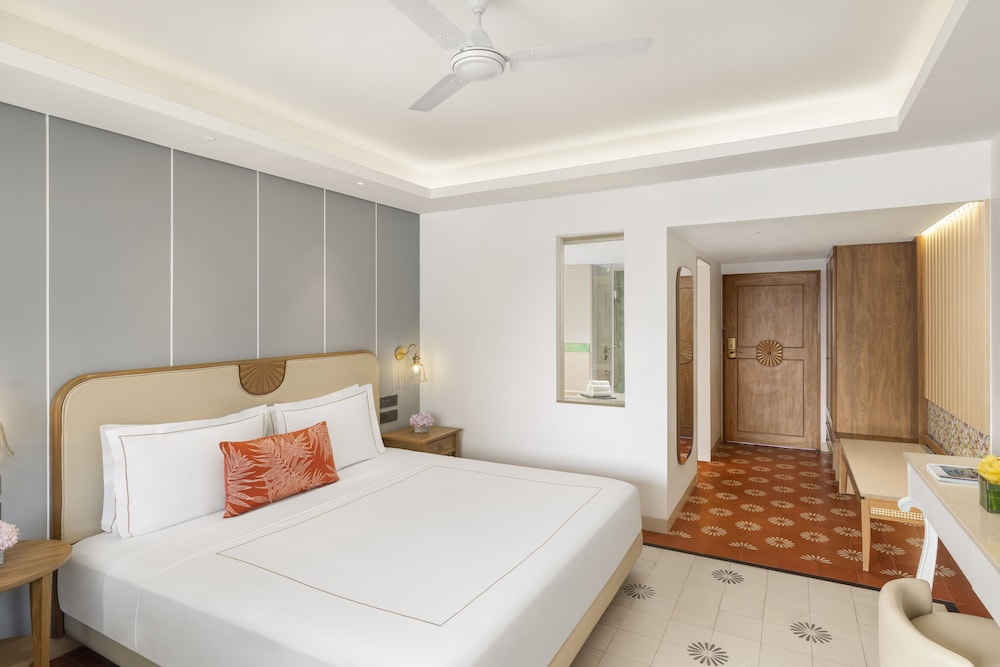 PREMIUM ROOM SEA VIEW KING BED