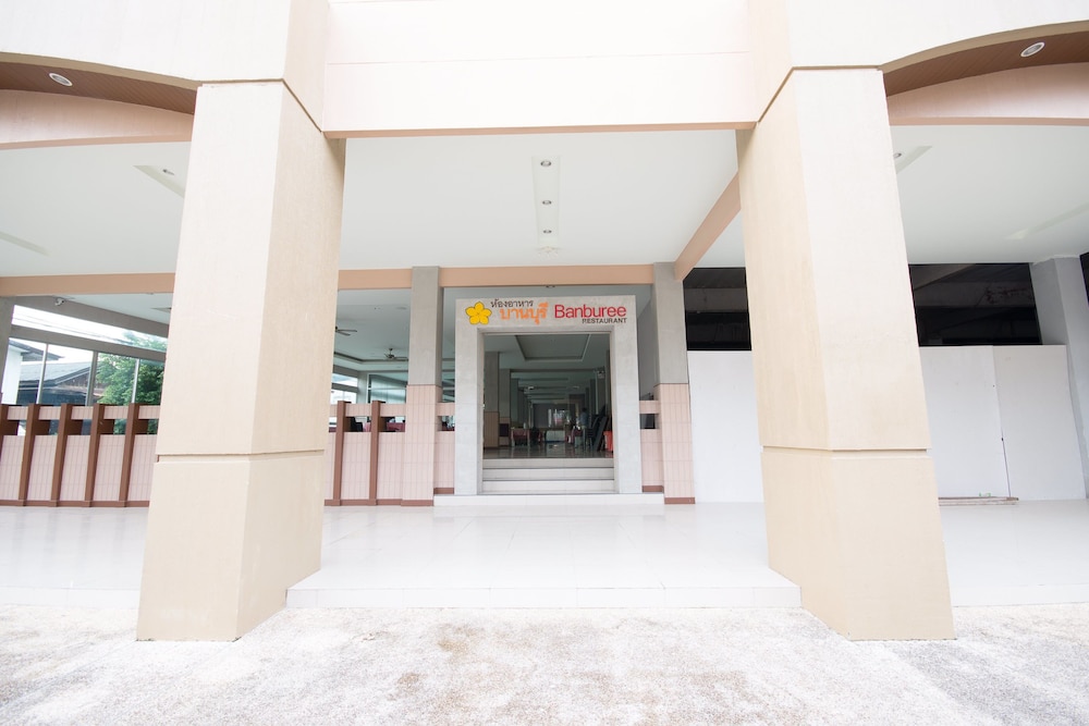 Sinkiat Buri Hotel 53/67