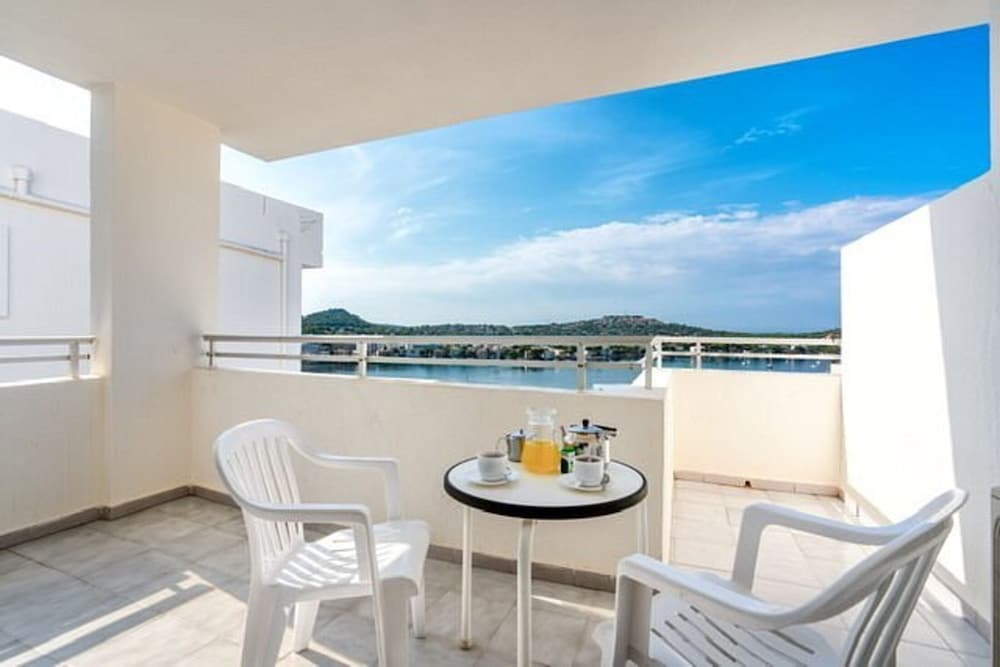 Vista Club Apartments 24/28