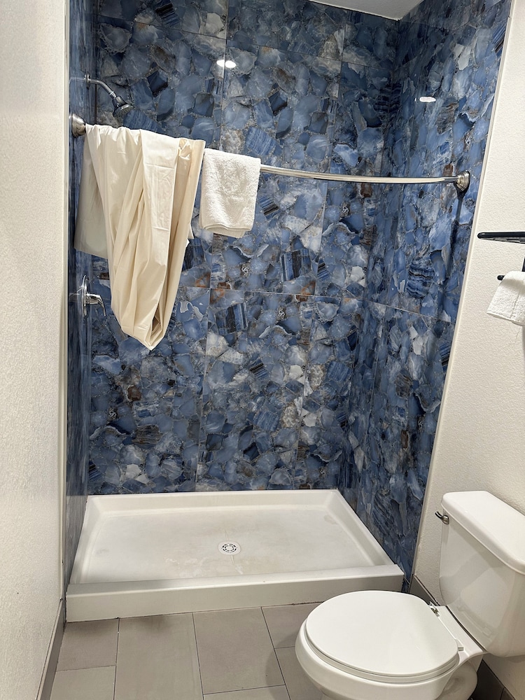 Signature Inn Houston Greenspoint 9/12