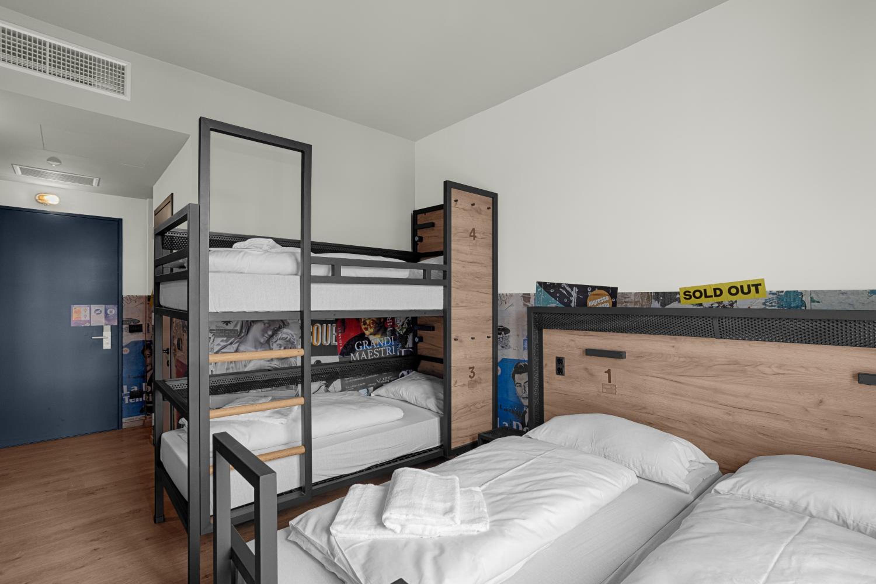 Family, Twin Beds, Bunk Bed