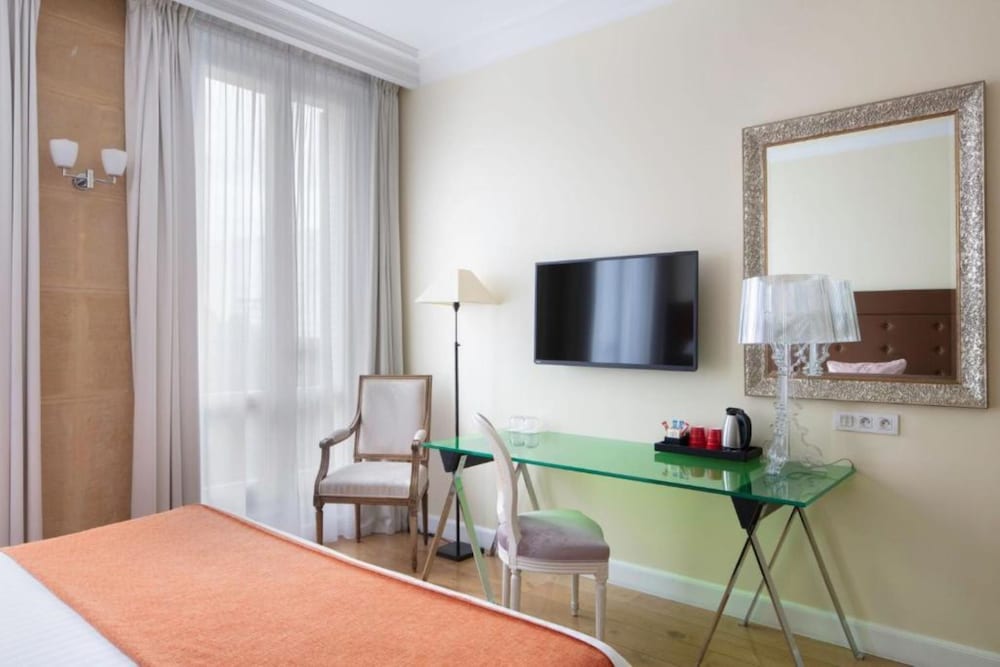 Le 123 Elysees Astotel 40/50