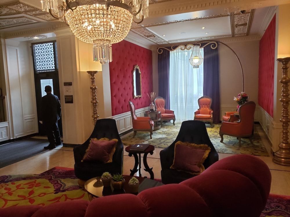 The Scarlet Huntington Hotel 59/84