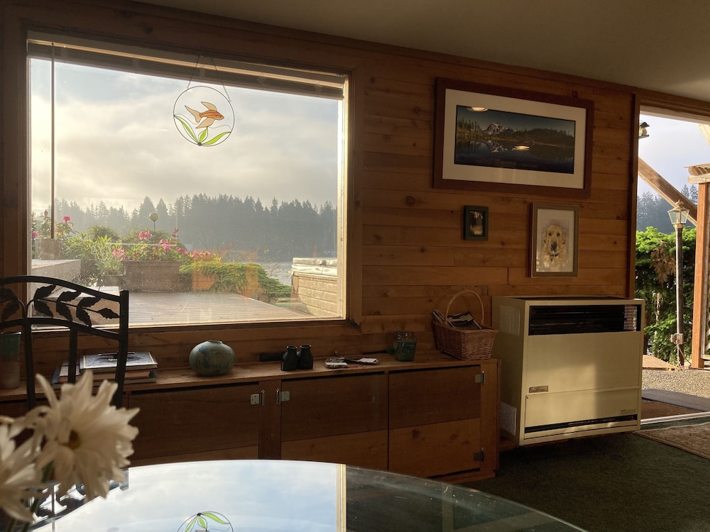 Cottage Lake Bed And Breakfast 2/50
