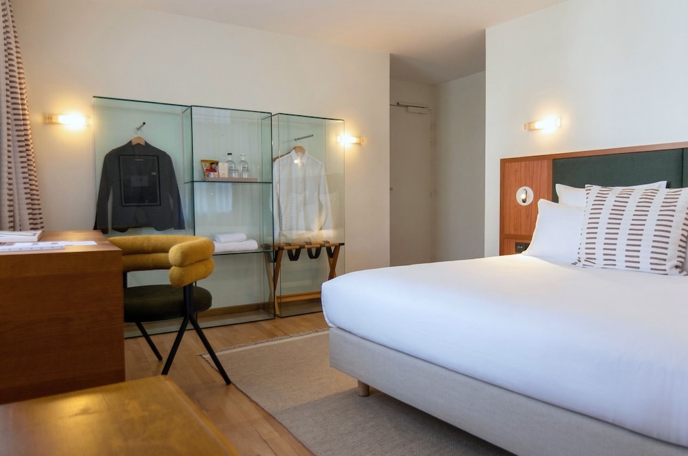 Hotel La Perouse 23/64