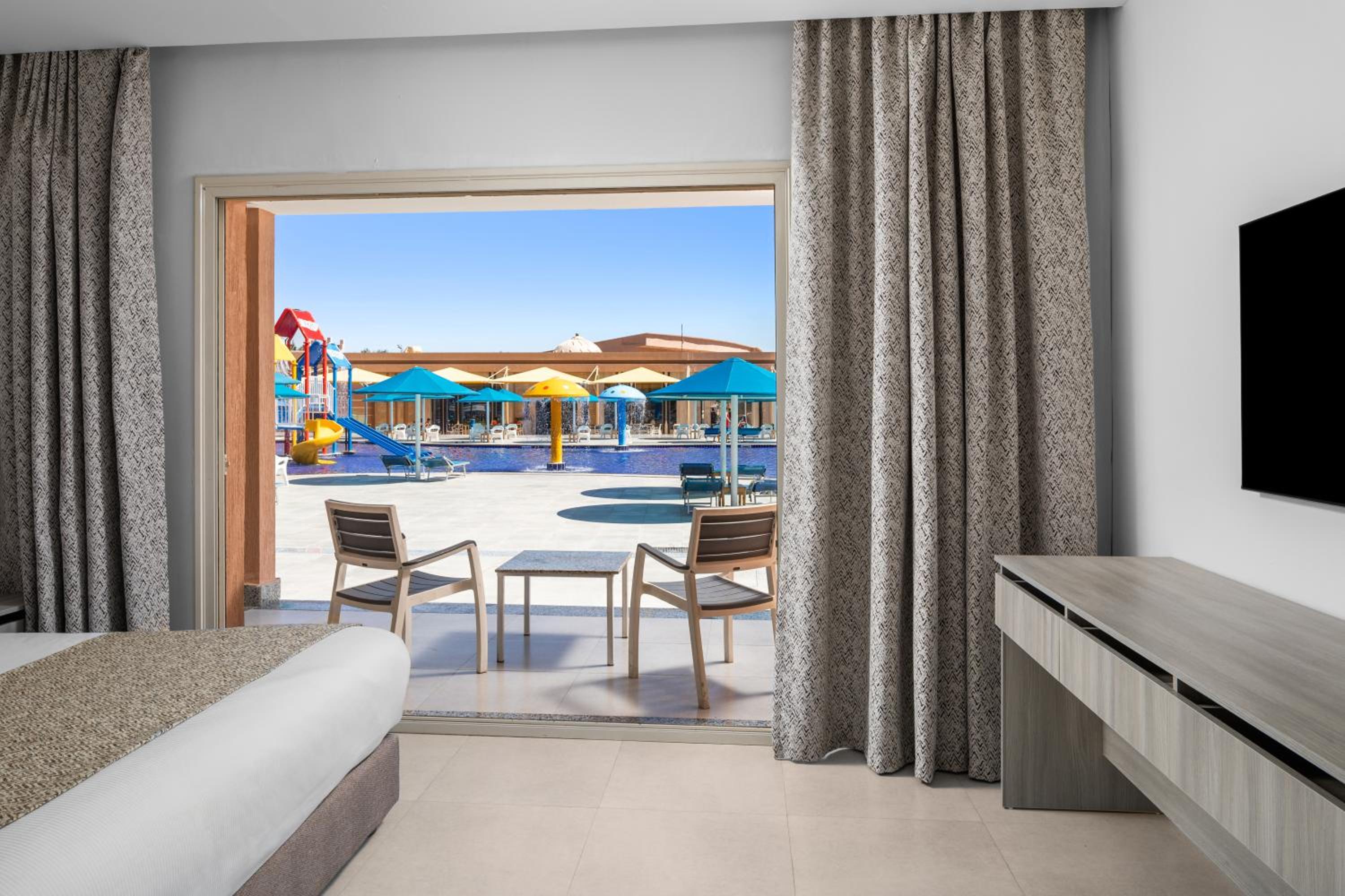 Family, Bungalow, Double and Twin Beds, Pool View, Pickalbatros Jungle Aqua Park - Neverland Hurghada 3/3