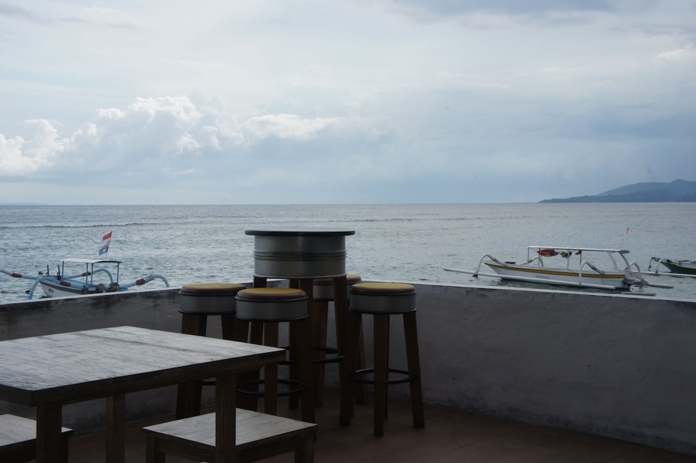 The Beach Candidasa 40/50