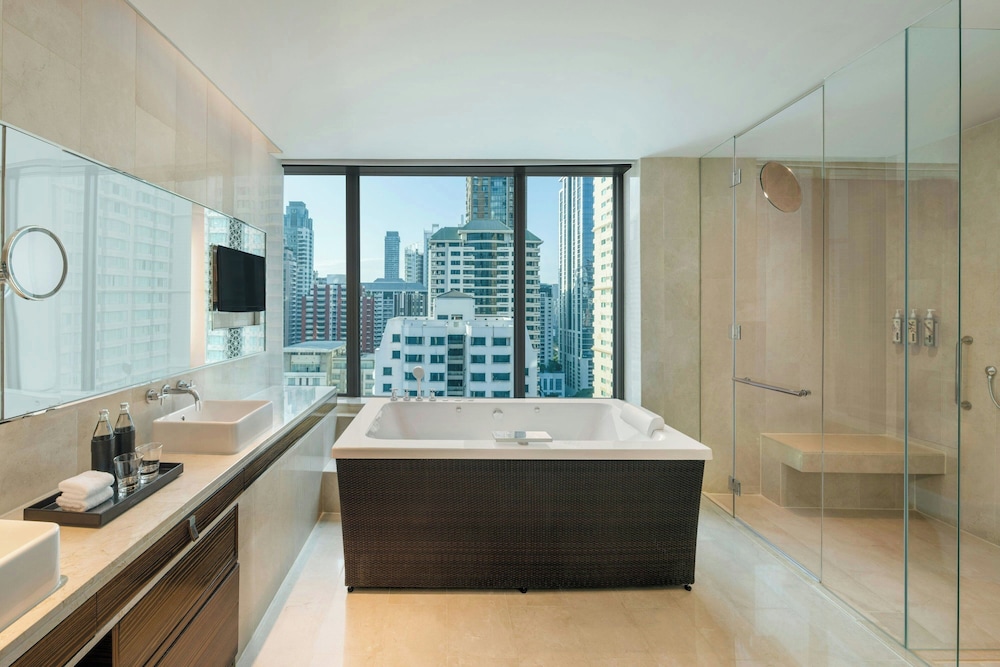 جناح كلوب بسريرين مزدوجين بـ3 غرف نوم، Renaissance Bangkok Ratchaprasong Hotel 7/9