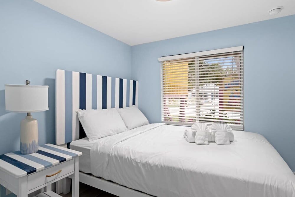 THE Palmview AND Sandpiper Inns 23/64