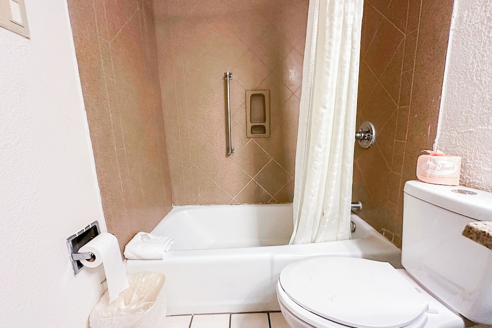 غرفة بسرير كينج لذوي الإعاقة، Jackson Hotel And Convention Center 9/10
