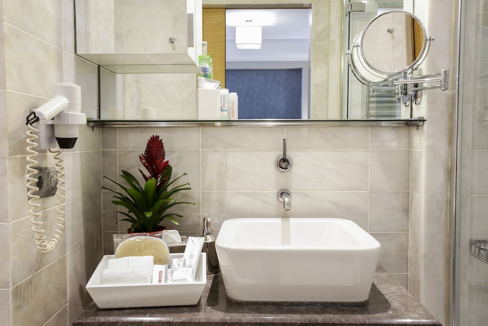 Housez Suites 23/65