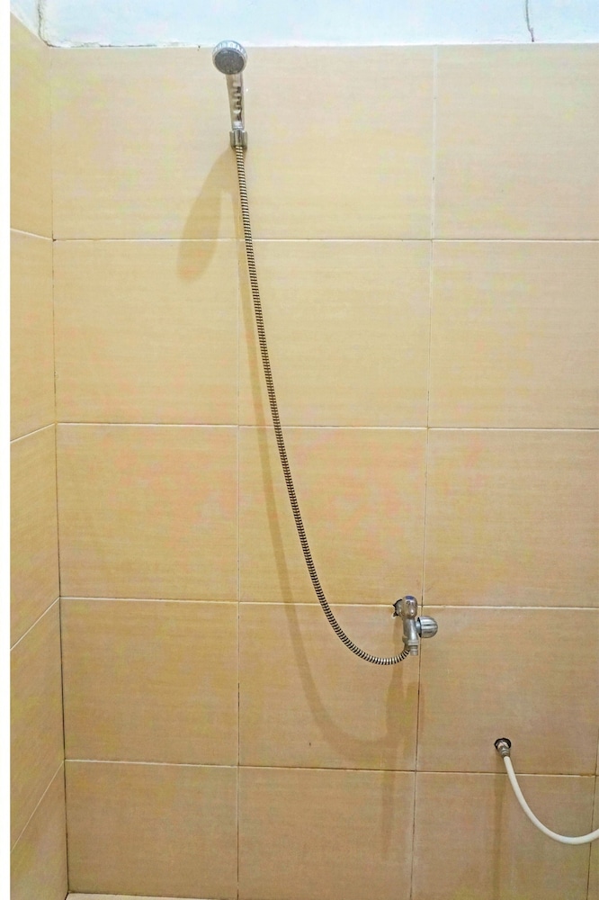 Collection O 91488 Hotel Lingkarsut Jeneponto 14/16