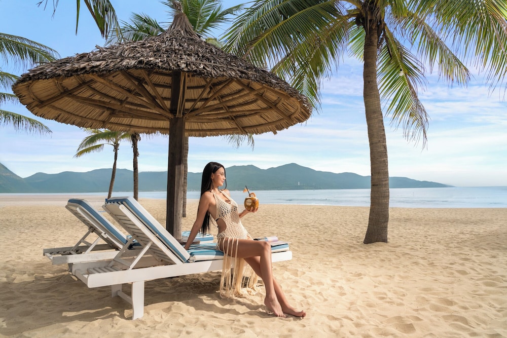 Holiday Beach Hotel Danang 45/47