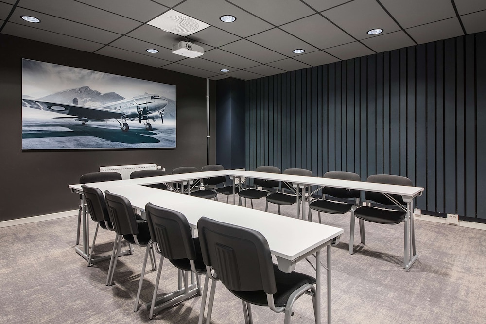 Park Inn By Radisson Oslo Airport Hotel West 58/75