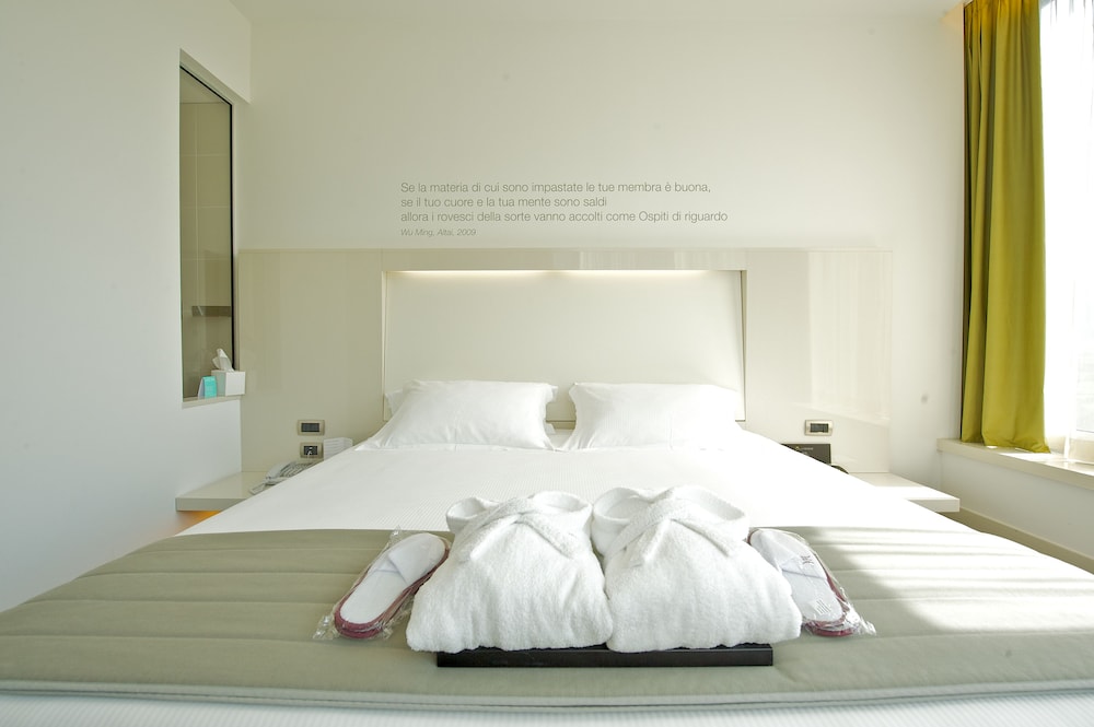 Mercure Nerocubo Rovereto 6/48