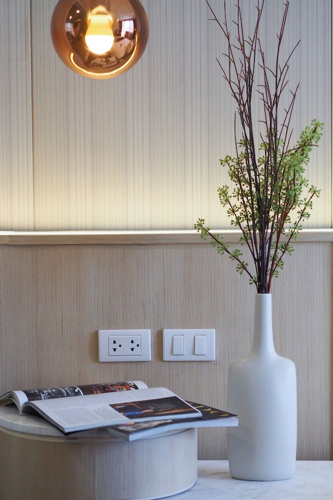 Lobby at Eleven Bangkok Sukhumvit 11 by Kingston Hotels, BANGKOK
