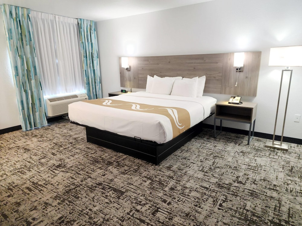 ROOM, KING BED, ACCESSIBLE