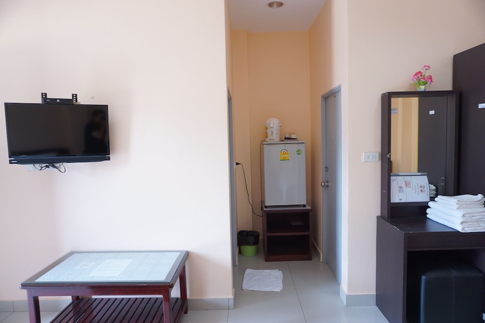 Jirasin Hotel & Apartment 16/24