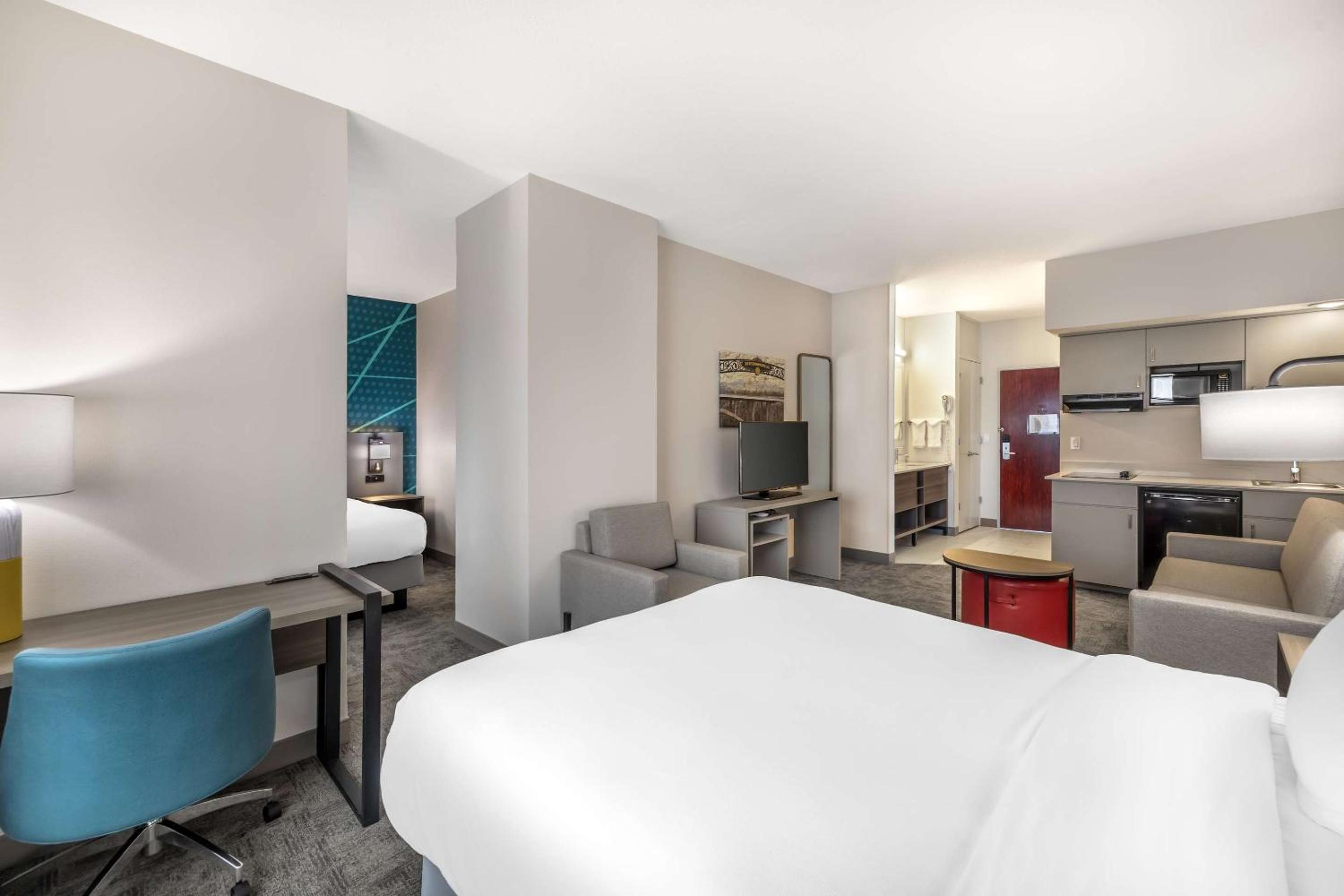 جناح تنفيذي بسريرين كوين، City Express by Marriott Redmond Airport 5/10