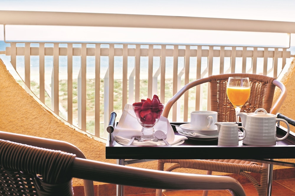 Ozadi Altura Beach Resort 24/68