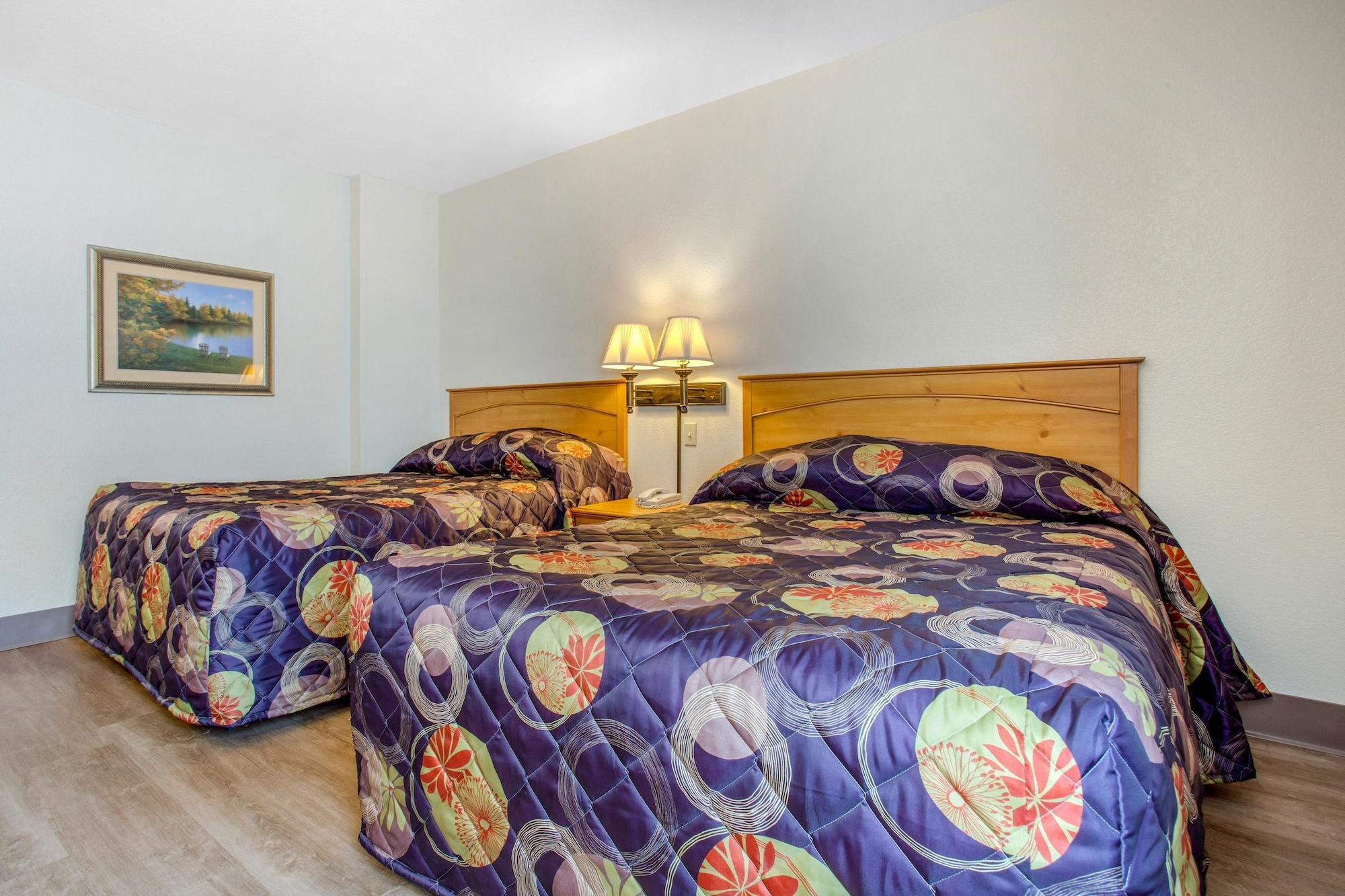غرفة قياسية بسريرين كوين، Rodeway Inn & Suites Near Outlet Mall - Asheville 2/8