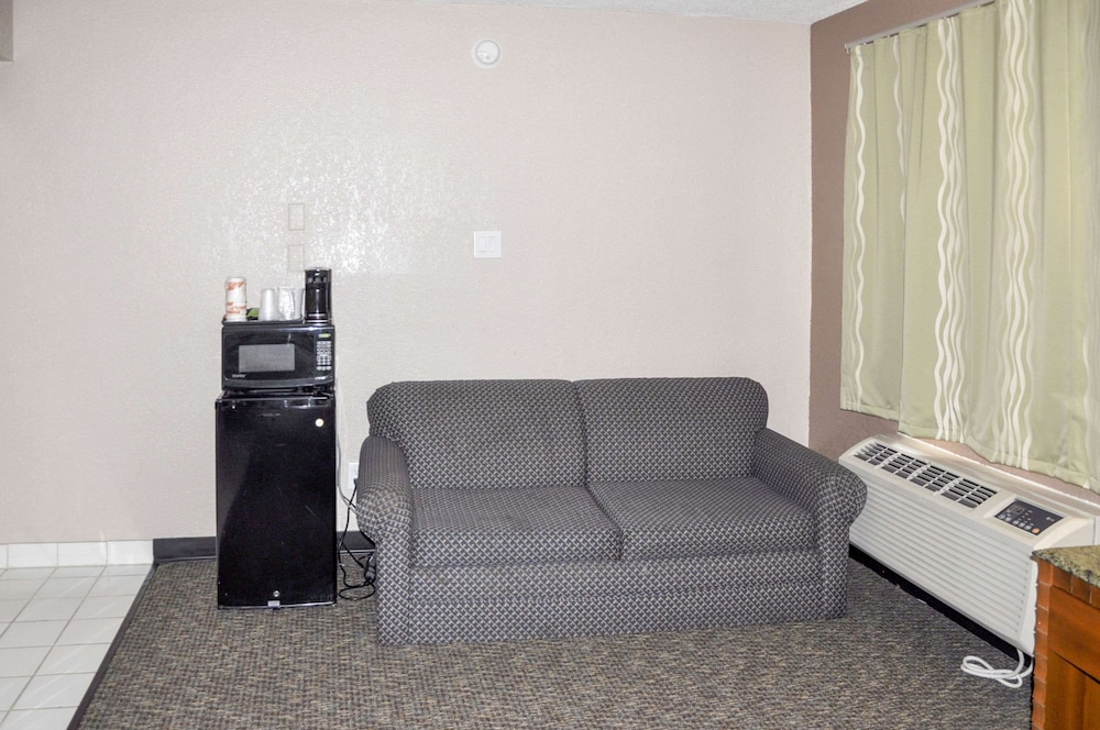 Rodeway Inn Fargo 27/39