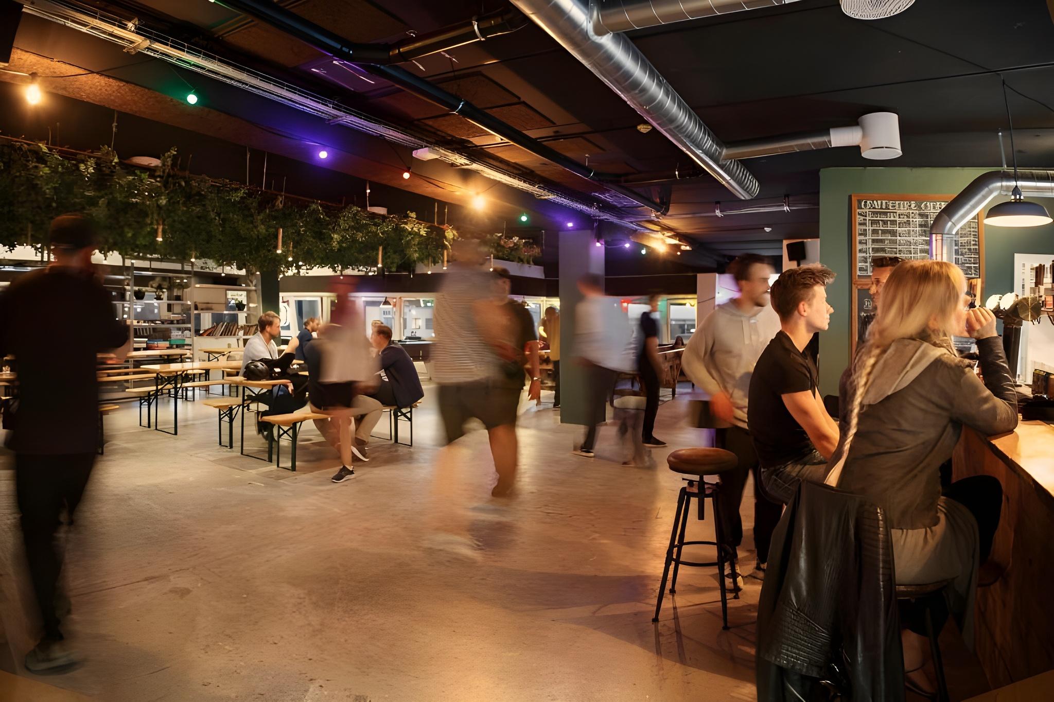 Urban Camper Hostel & Bar 24/28