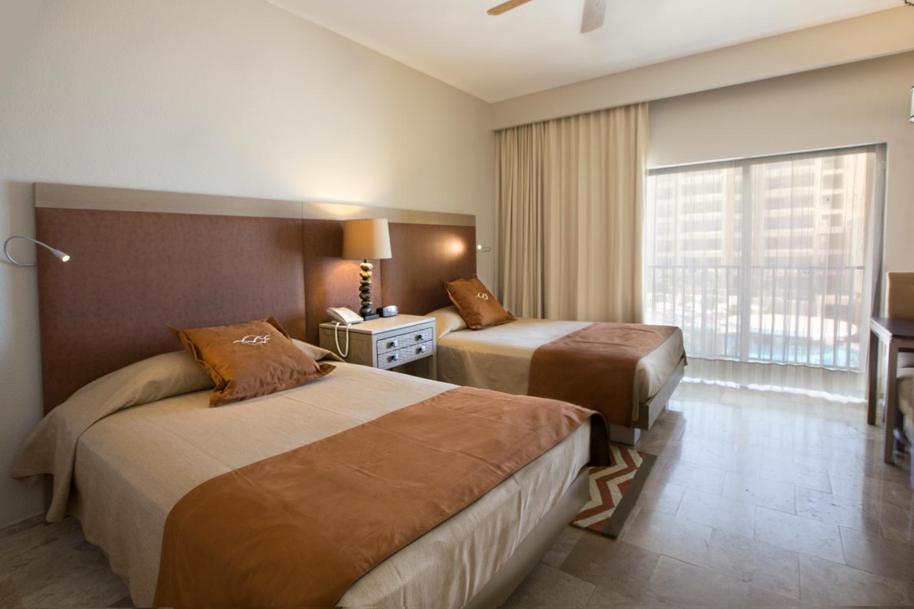 جناح بسرير كينج وسريرين مزدوجين بإطلالة على البحر بغرفتي نوم، The Royal Sands All Inclusive Resort & Spa 2/4
