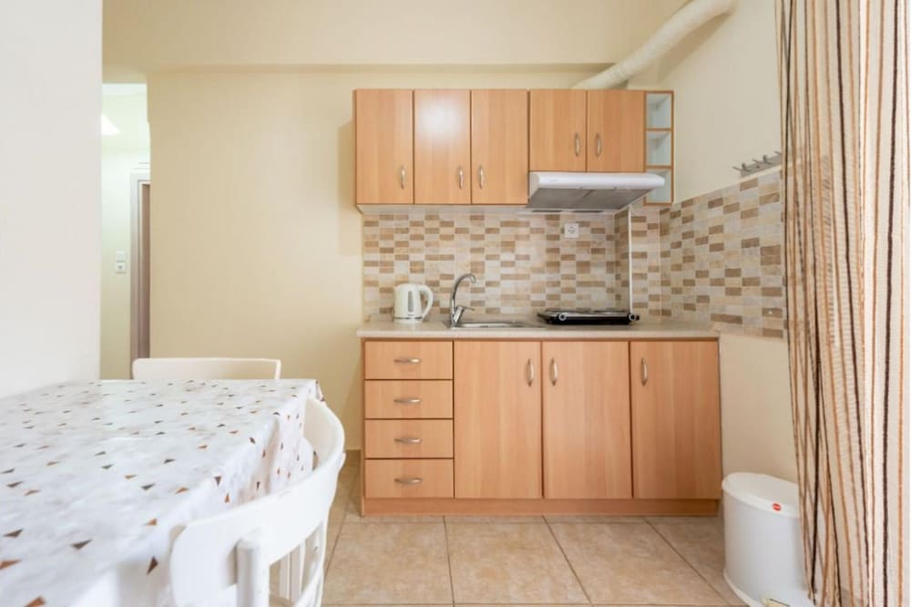 Milonas House Apartments 44/50