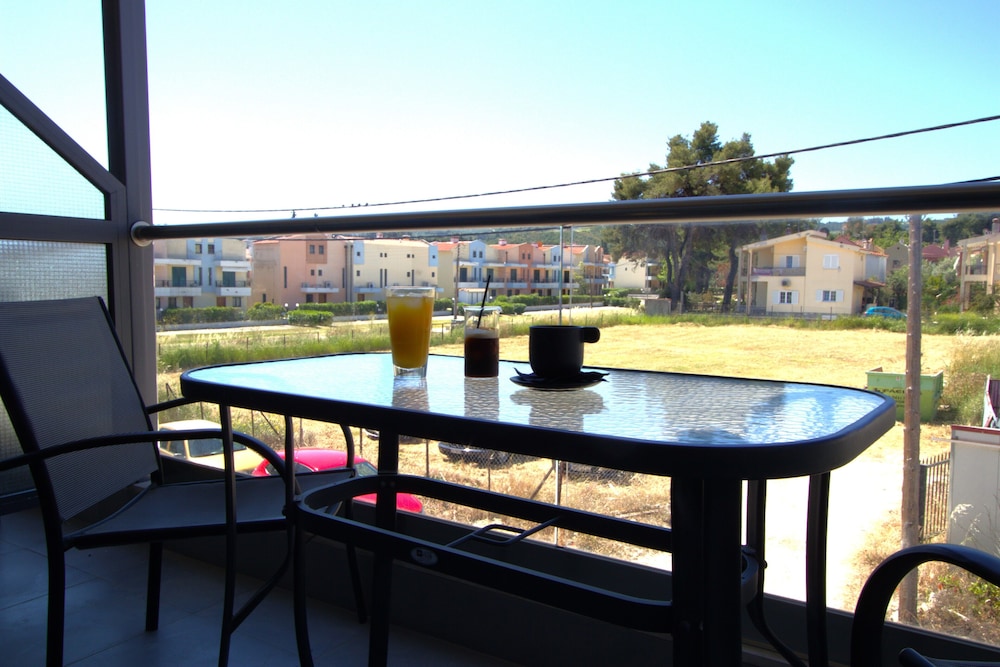 Flegra Beach Boutique Apartments 4/48