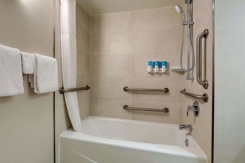 Drury Inn & Suites Charlotte University Place 49/50