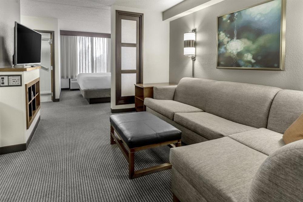 Hyatt Place Charlotte Airport / Billy Graham Parkway 38/65