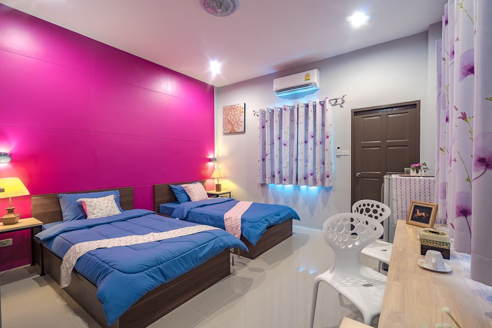 DELUXE, TWIN BEDS, BALCONY