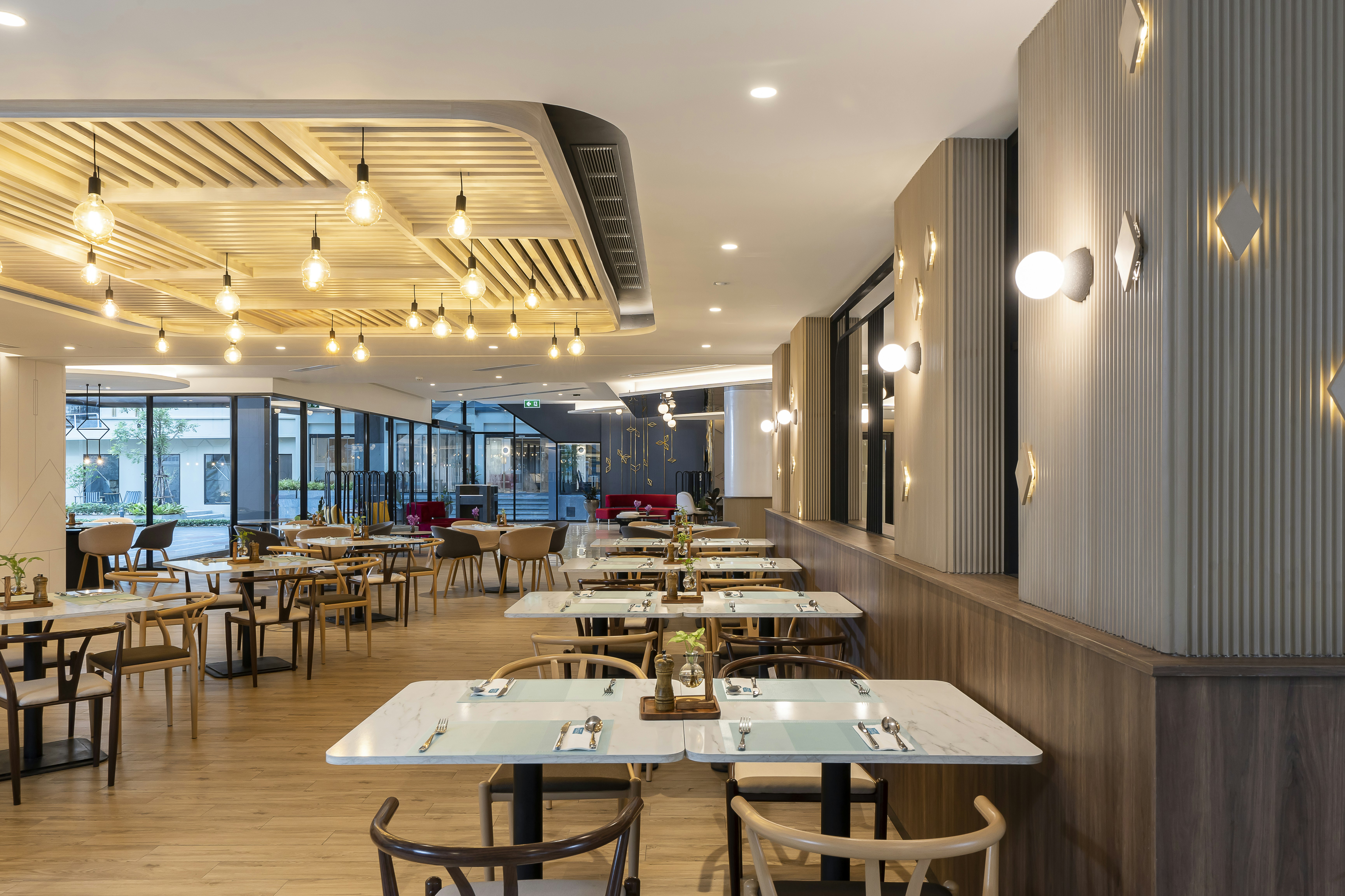 Centara Life Hotel Bangkok Phra Nakhon 45/67
