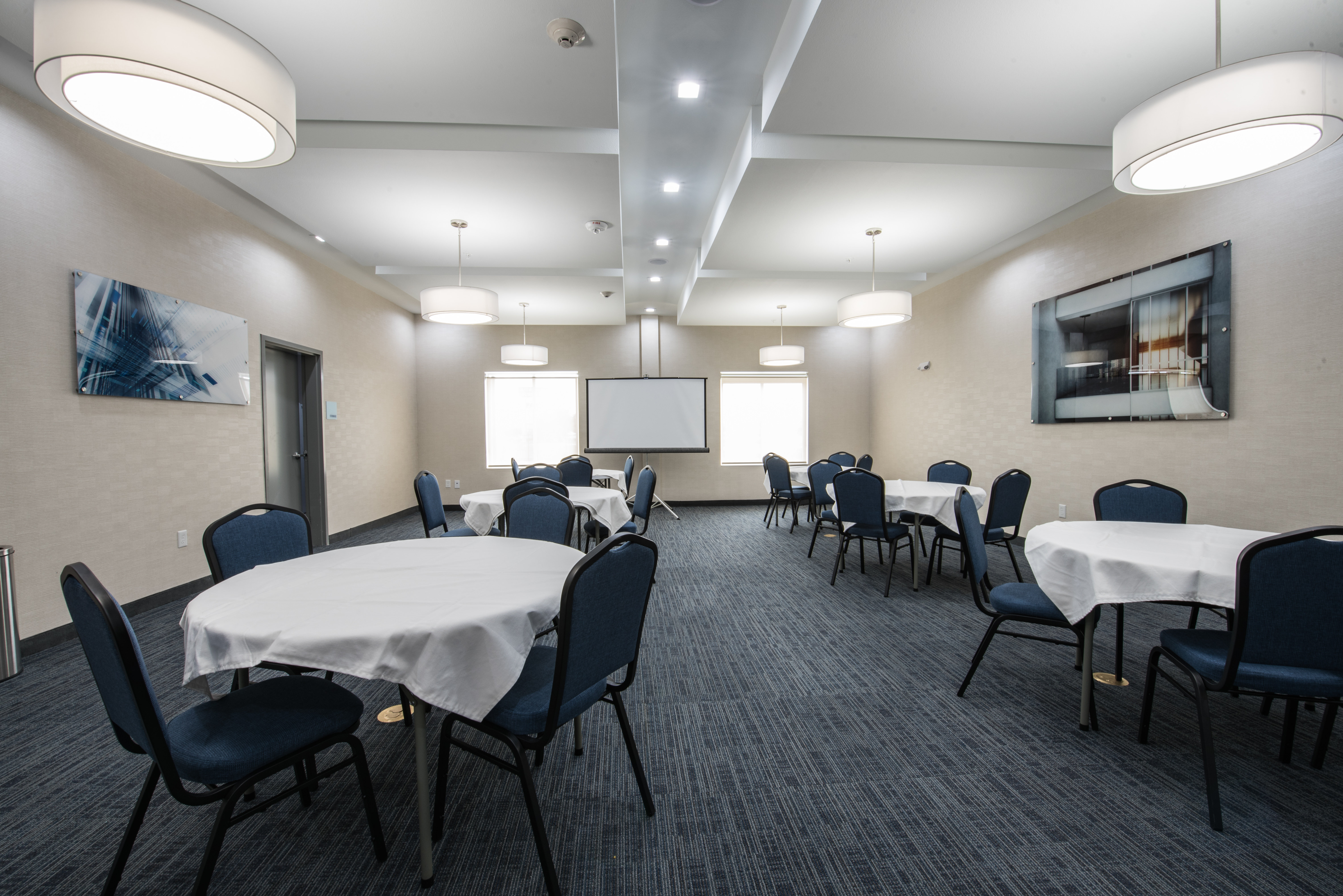 Holiday Inn Express Suites Houston Se Airport Area 64/71