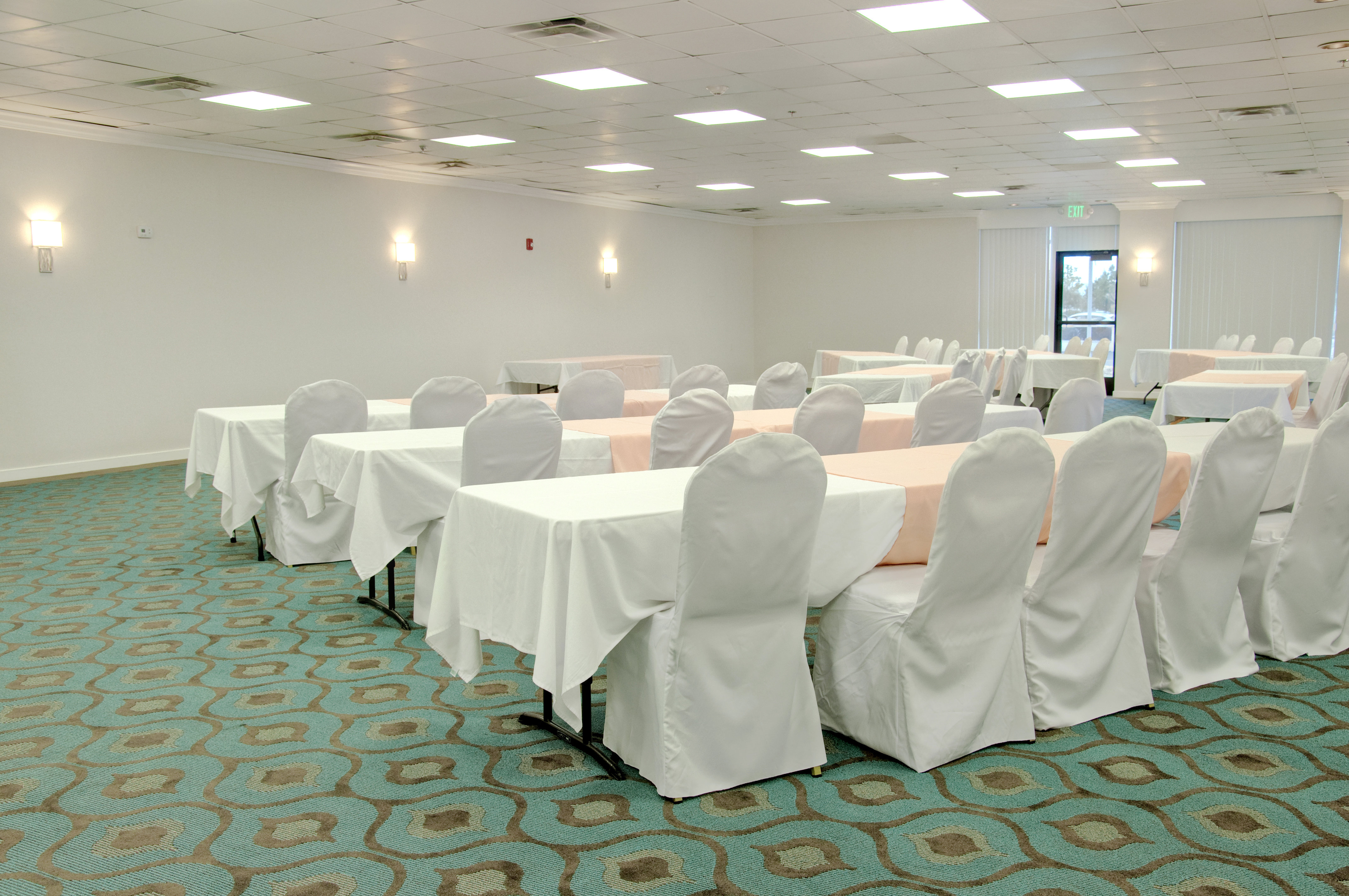 HOLIDAY INN VICTORVILLE 68/77