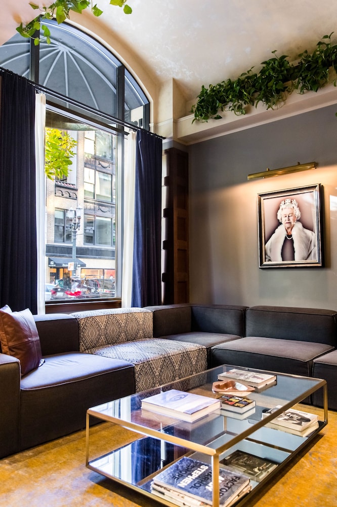 Dossier Hotel 38/52