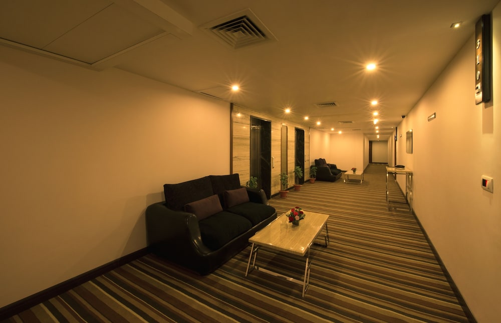 HOTEL SANDY'S TOWER 36/63